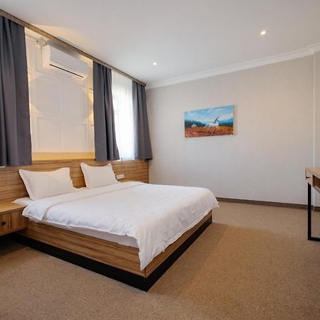 281 Hotel Bishkek Exterior photo
